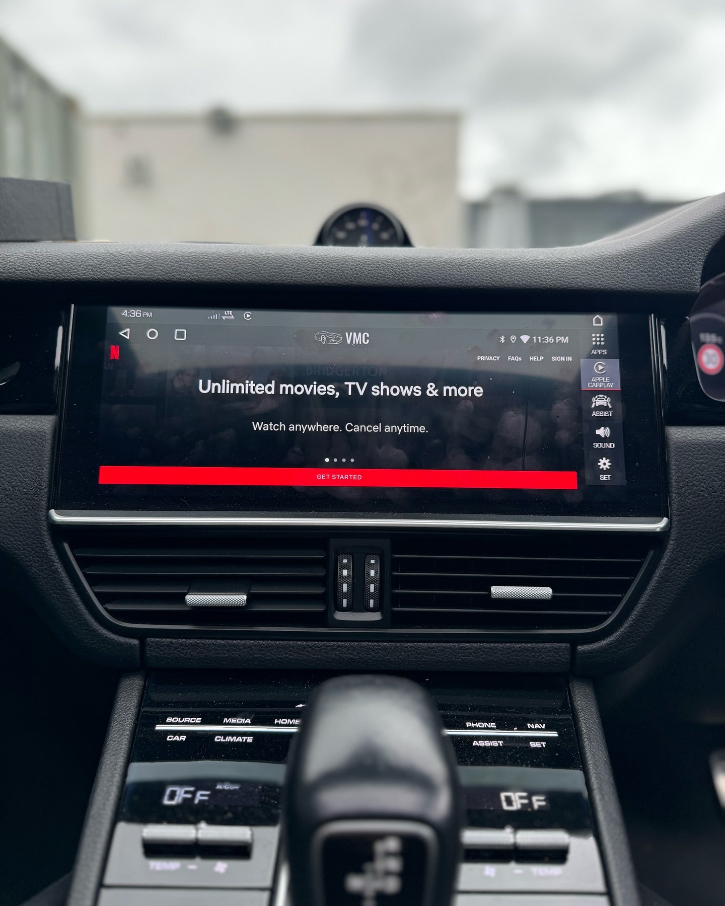 YouTube och Netflix AI-box för Porsche