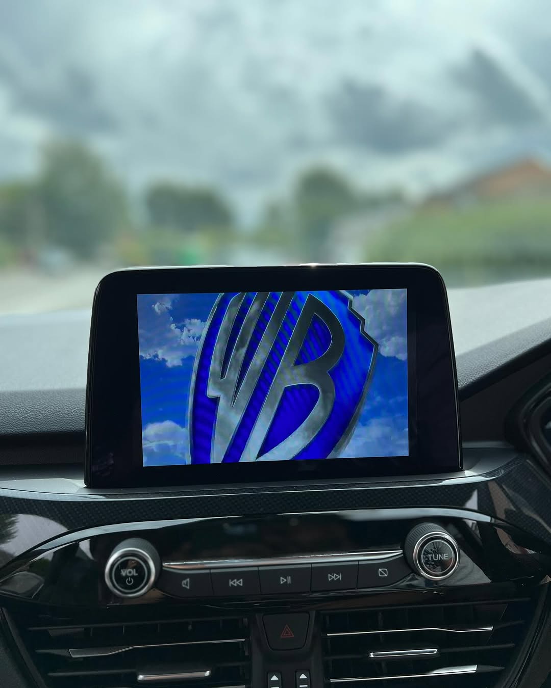 YouTube och Netflix AI-box för Mitsubishi