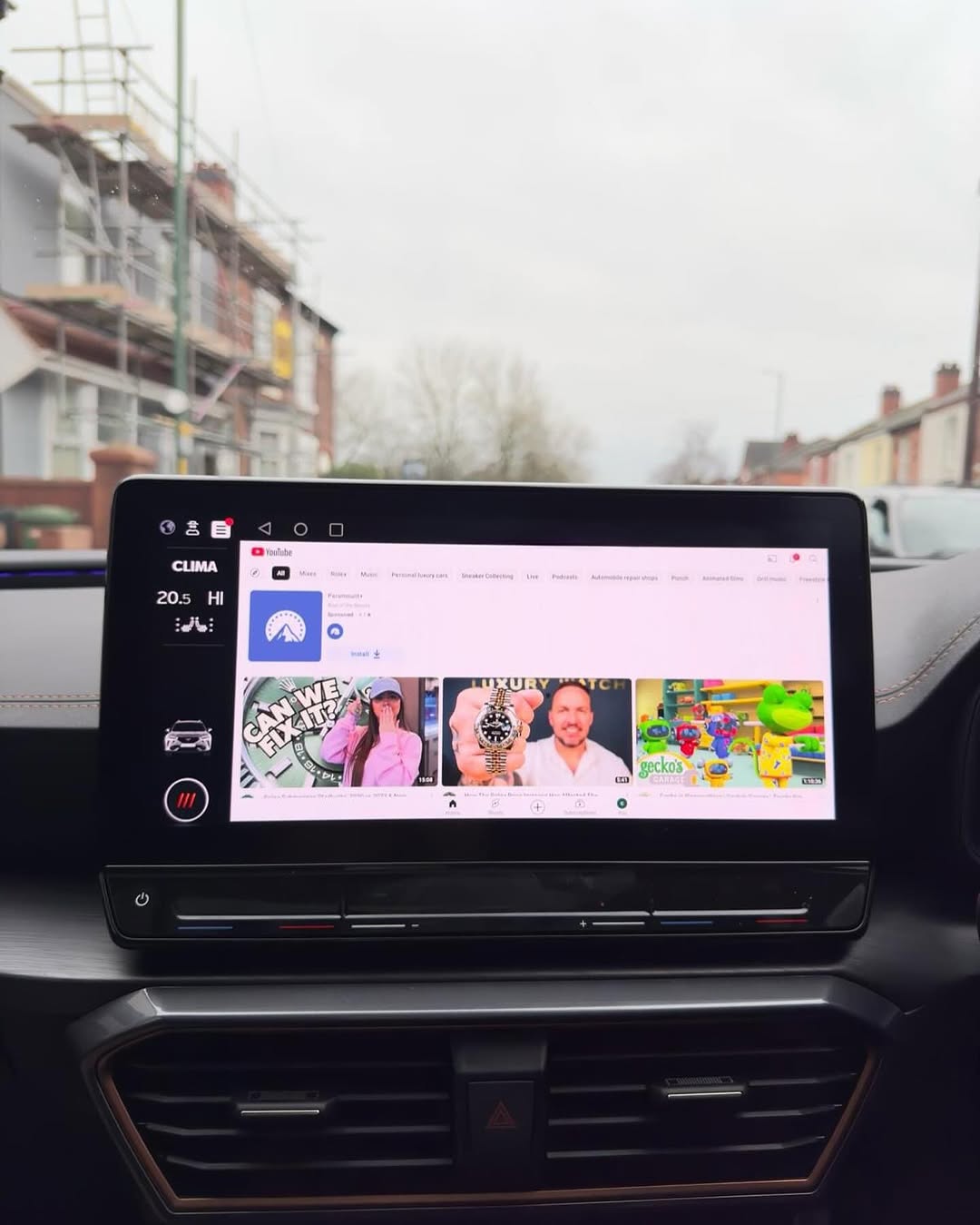 YouTube och Netflix AI-box för Cupra