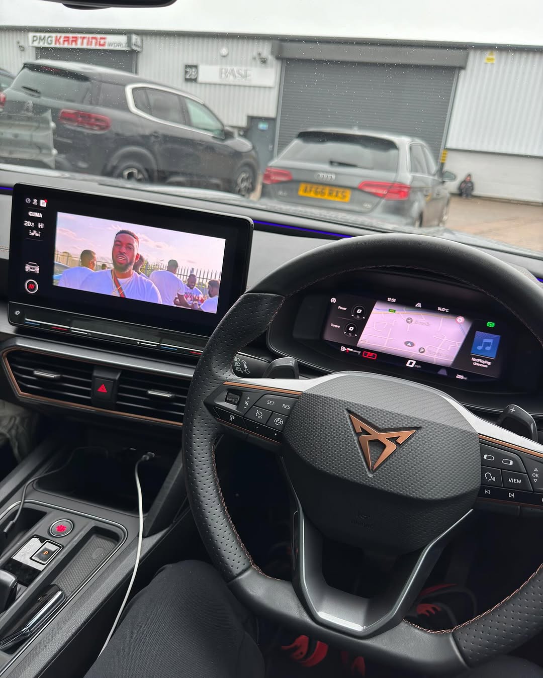 YouTube och Netflix AI-box för Cupra