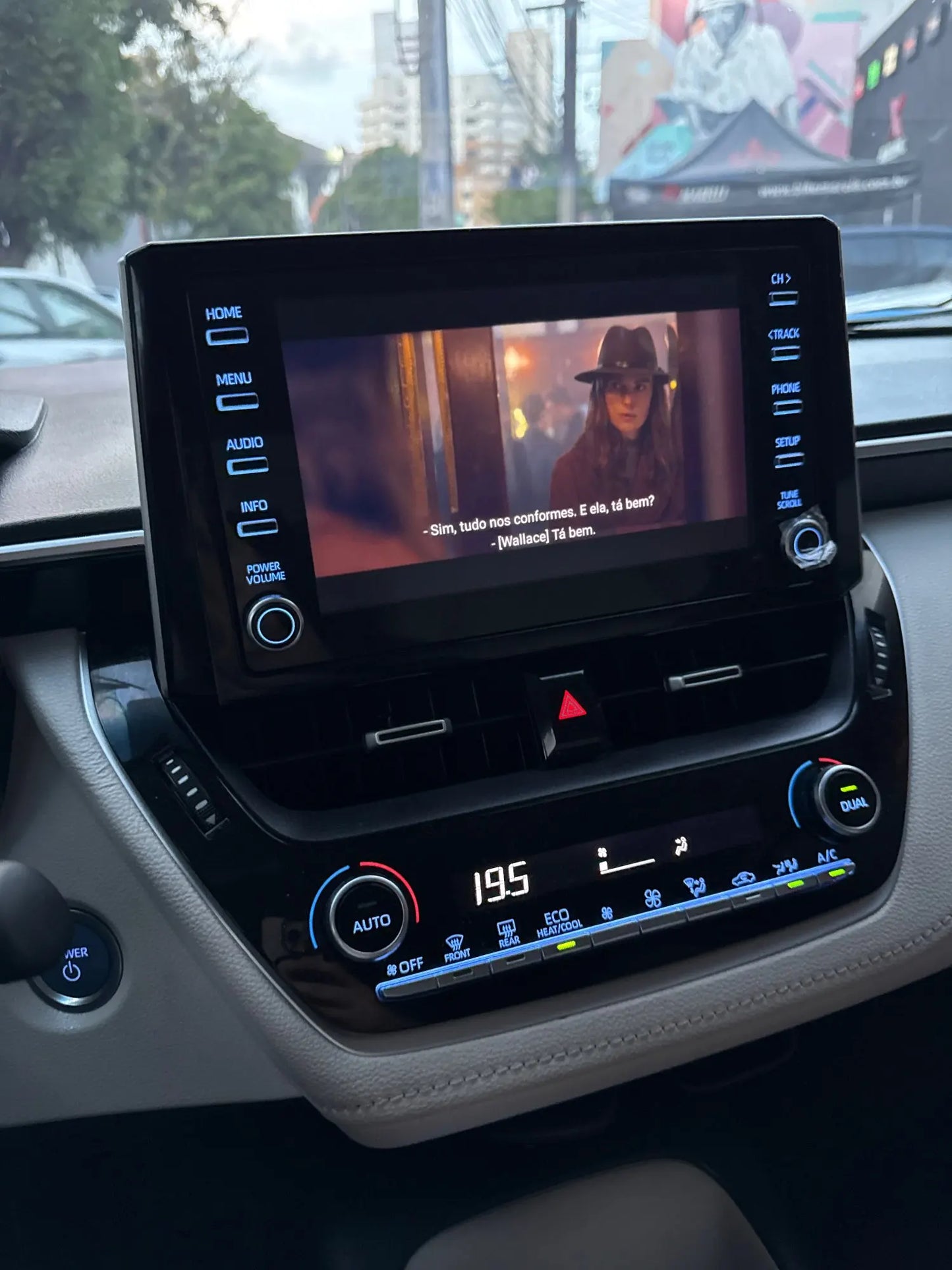 YouTube och Netflix AI-box för Toyota