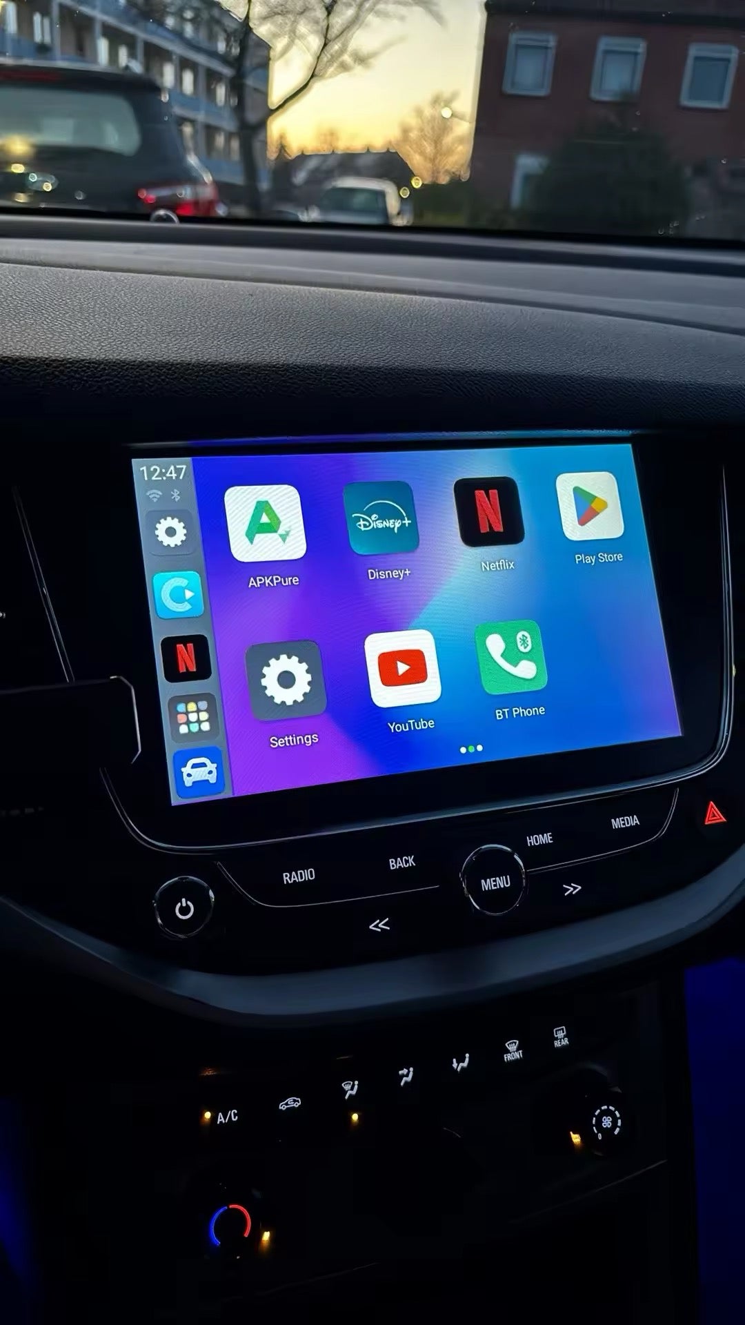 YouTube och Netflix AI-box för Opel