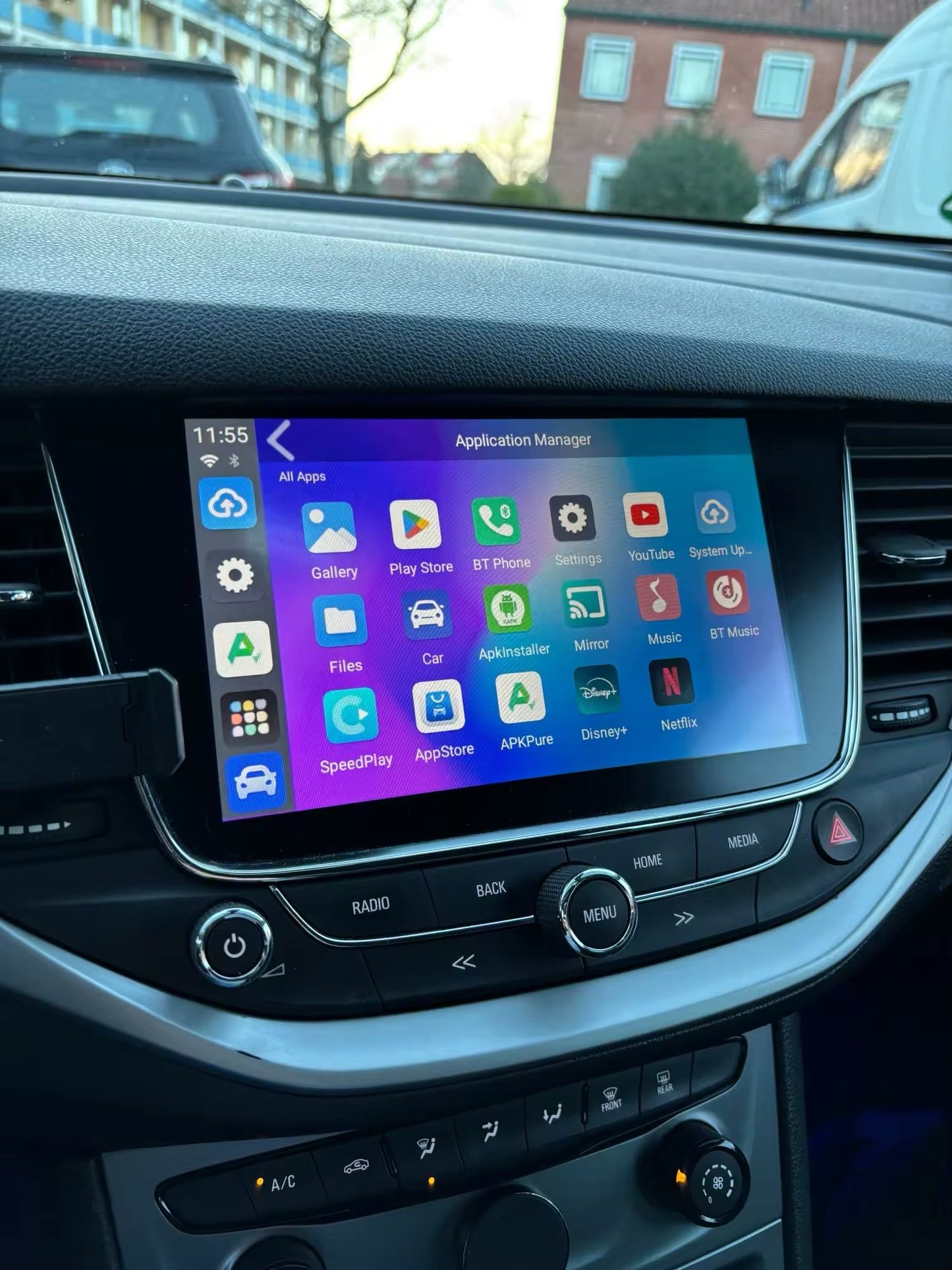 YouTube och Netflix AI-box för Opel