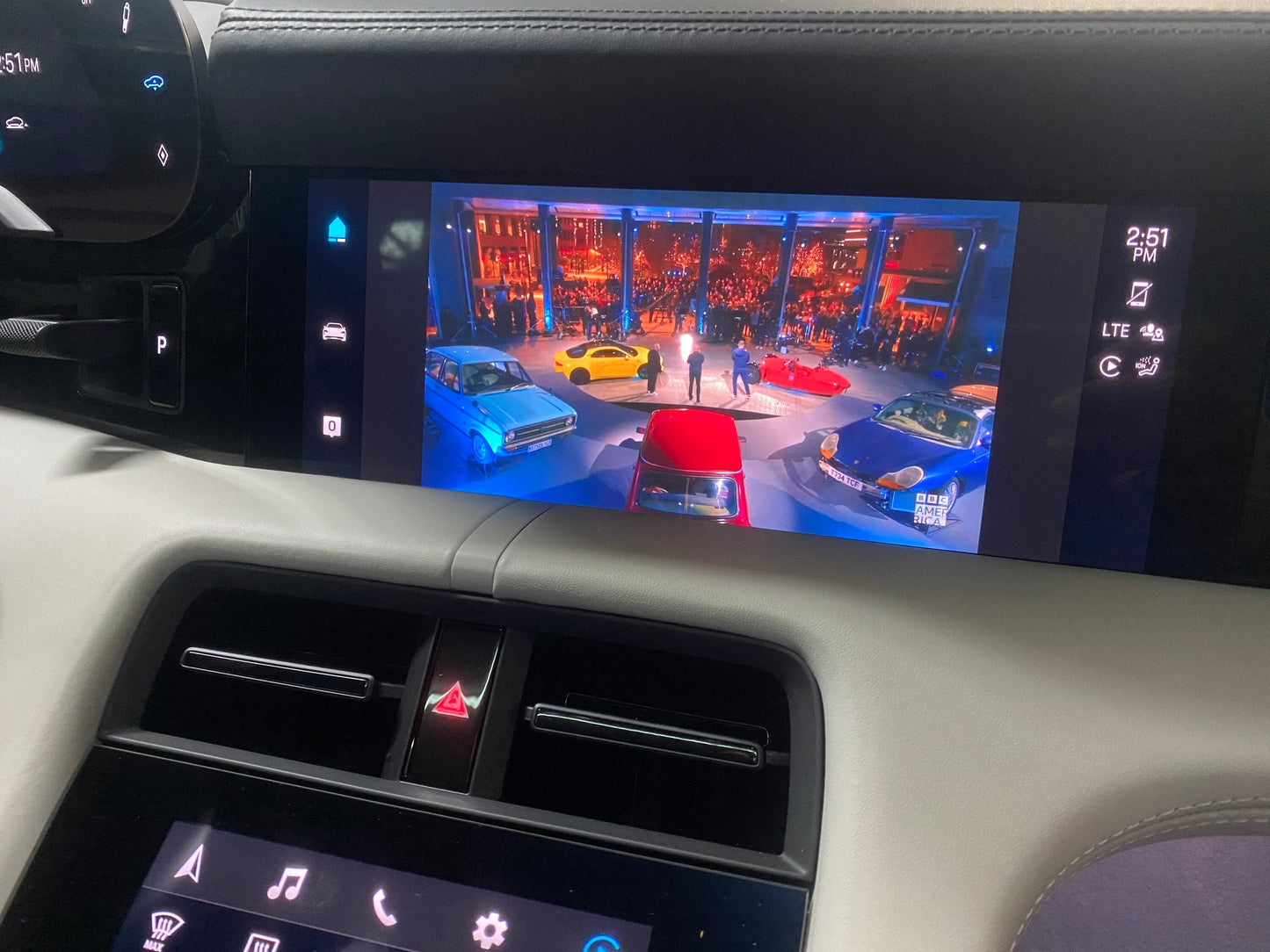 YouTube och Netflix AI-box för Porsche