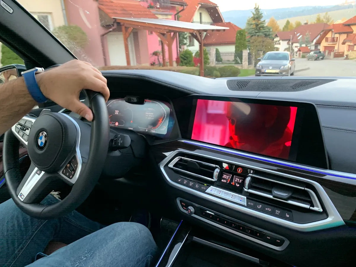 YouTube och Netflix AI-box för BMW