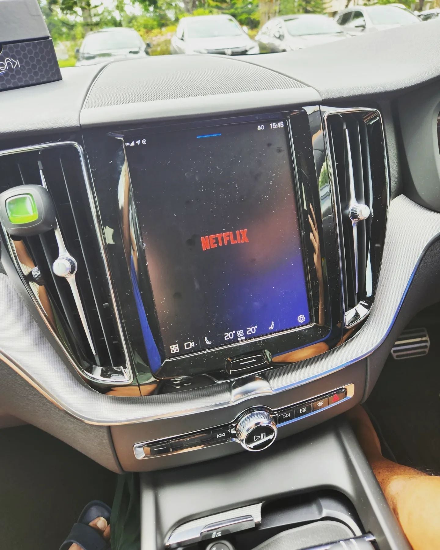 YouTube och Netflix AI-box för Volvo